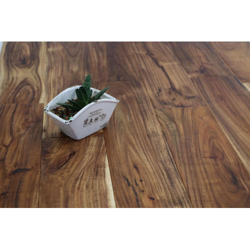 Plancher en bois massif d&#39;acacia à petites feuilles