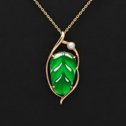 Ping an leaf natural emerald pendant