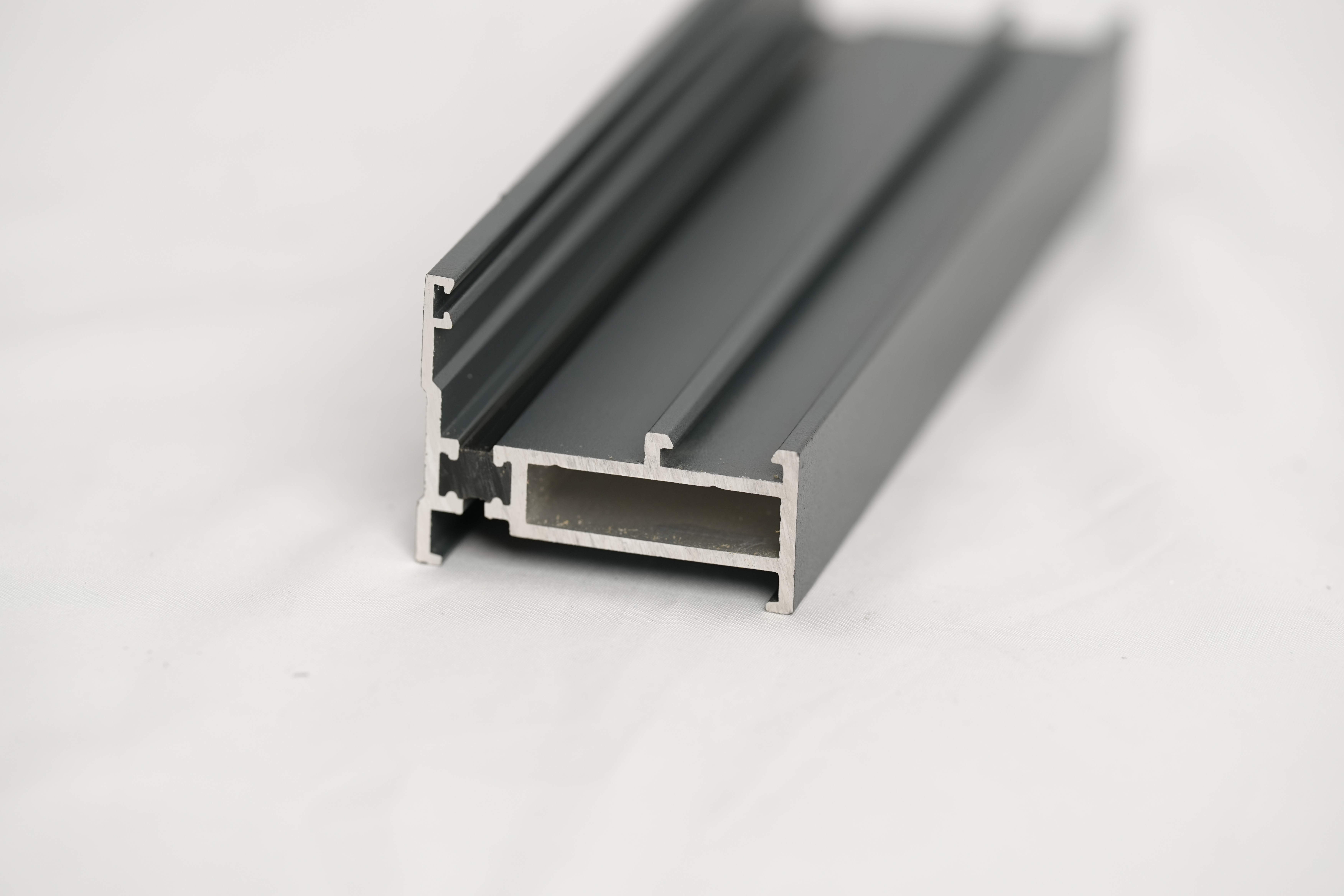 Thermal insulation profiles