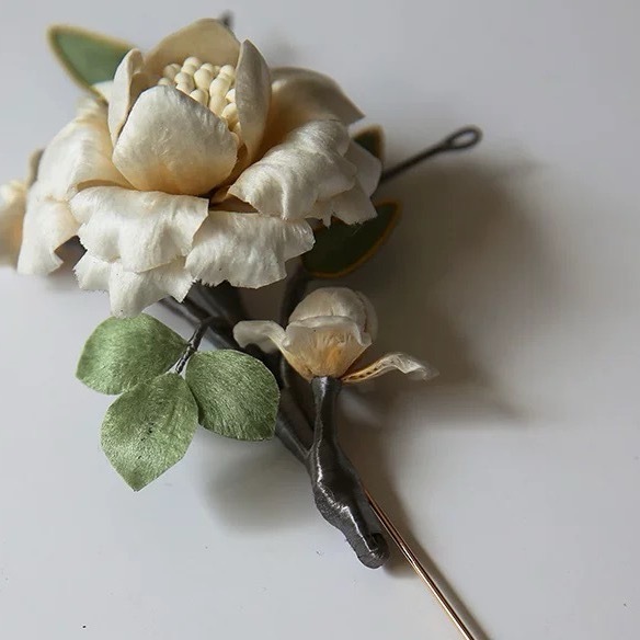 Original design of non-legacy velvet peony brooch