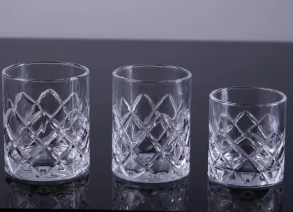 Cocktail Mixing Glasses Seamless