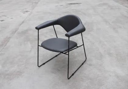 Masculo Gubi Lounge Chair