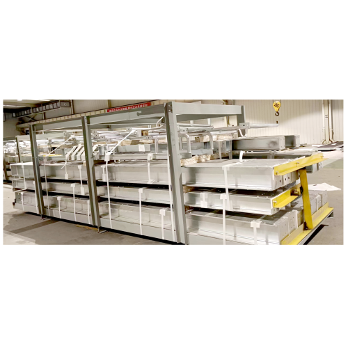 Проход и платформа звукового оборудования