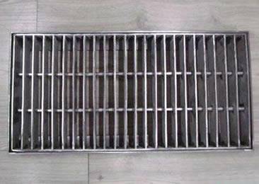 swage locked drainage trench grating