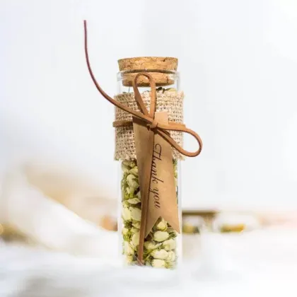 Internet Celebrities' Same Holiday Gifts: Small Glass Jar of Flower Tea for Women's Wedding Gift