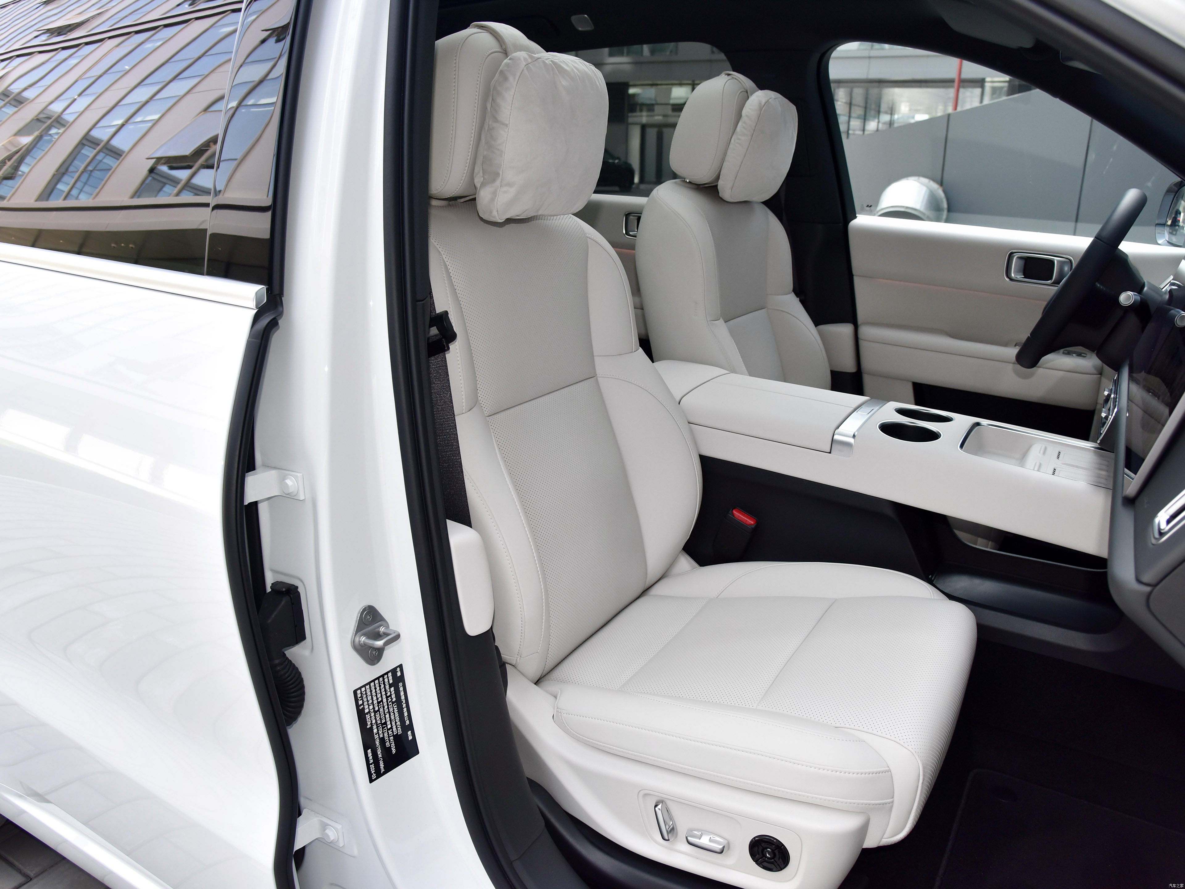 Electric Luxury SUV LI AUTO L6 MAX