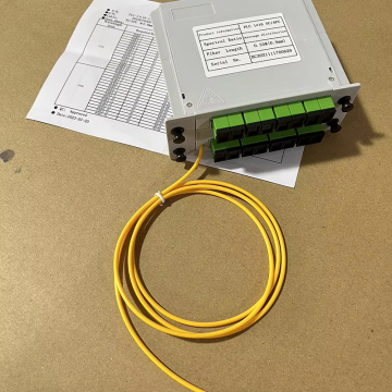 FTTH Fiber Optic PLC Splitter: 1x8 LGX Box Type, SCUPC APC Connector, ABS Cassette, Plug-in Design for Single Mode with Pigtail