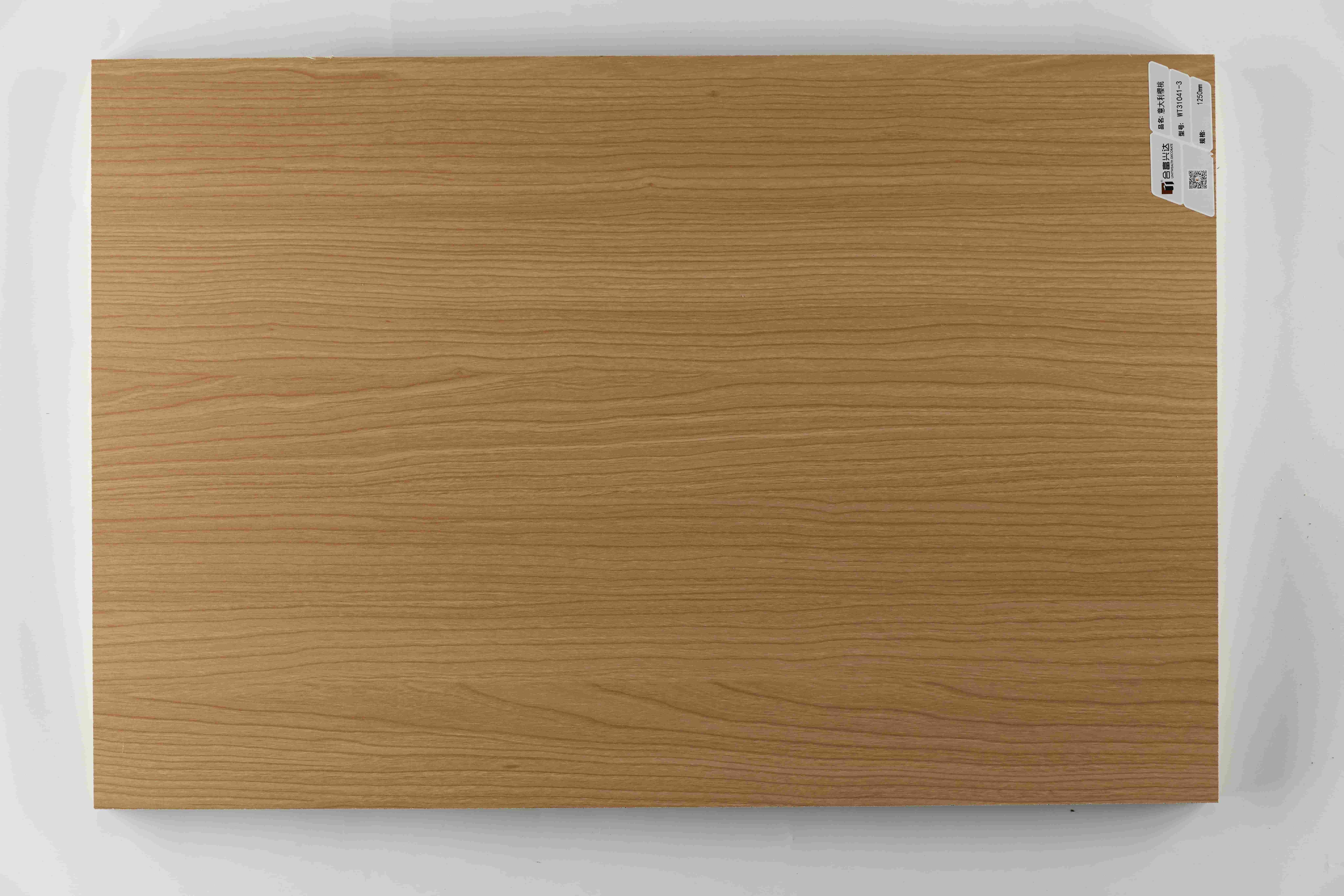 हल्की इतालवी चेरी लकड़ी अनाज बनावट WT31041-3 का क्लोज़-अप