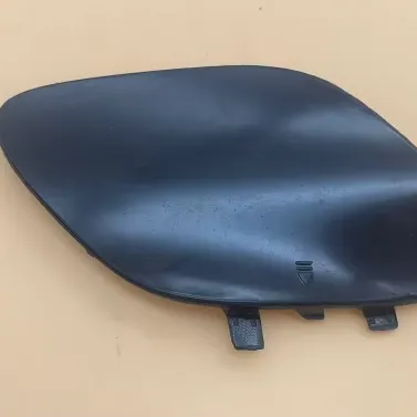 The grille under the front bar ventilation net is suitable for BENZ W205 205 885 0724