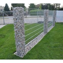 Sotaque de jardim com design de parede de gabion