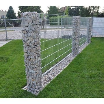 Садовый акцент с дизайном стены Gabion