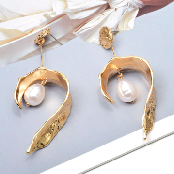 Brave Light Wholesale en gros de haute qualité perle doré métal boucles d'oreilles longues pour femmes bijoux de mode