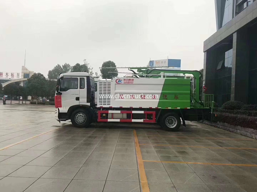 solar cell cleaning truck