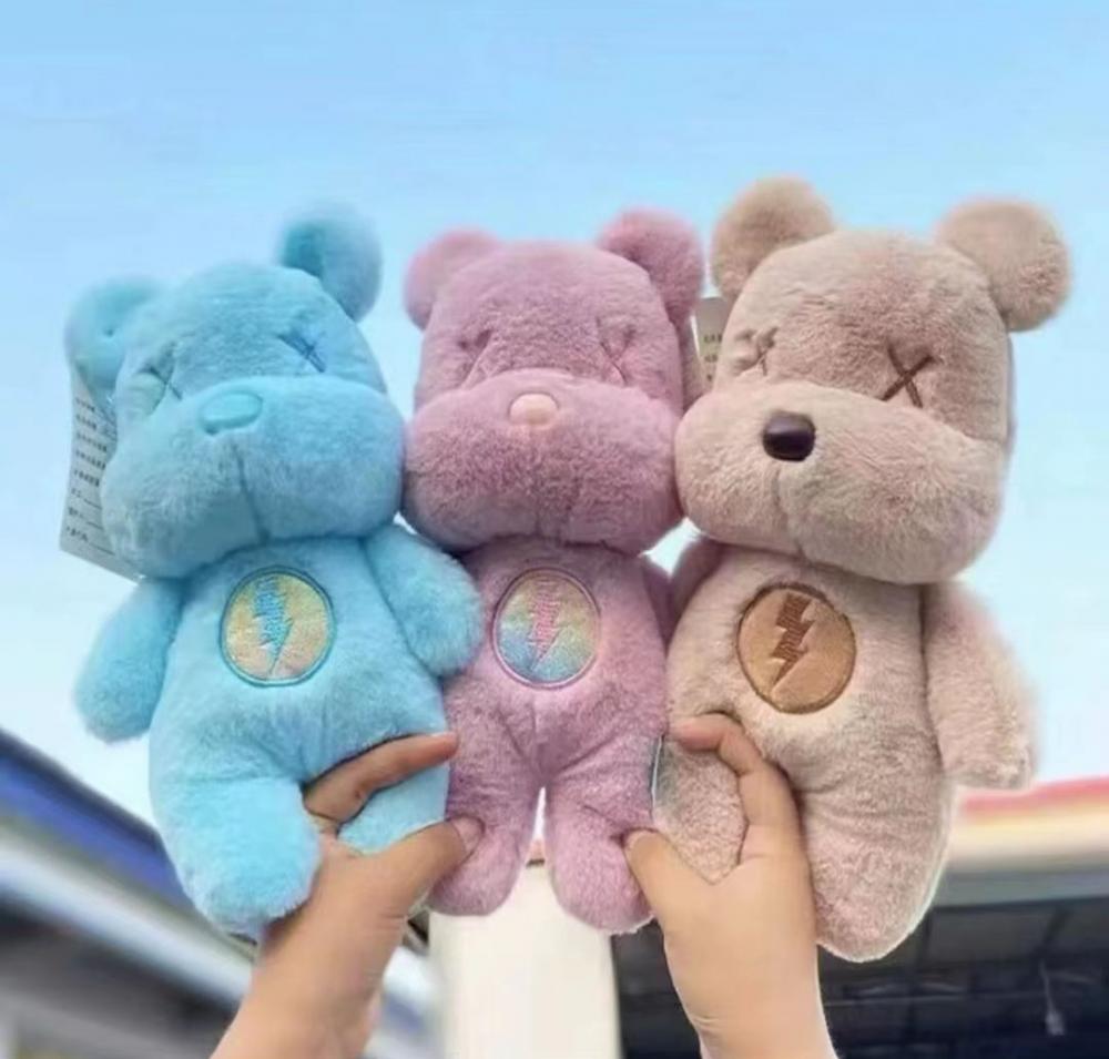 Lindos juguetes de juguetes de peluche de oso violento