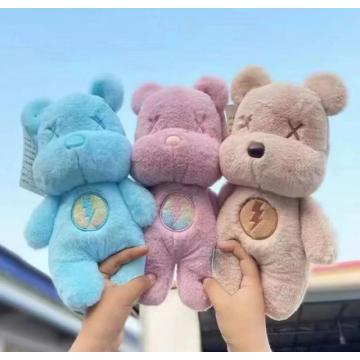 Lindos juguetes de juguetes de peluche de oso violento