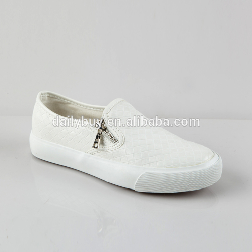 Wholesale cheap price flat women leather casual shoes from China