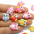 Vente chaude mignon Mini résine colorée hibou forme 100 pièces flatback charmes 100 pièces assez bon marché en vrac Cabochons pour autocollants de bricolage