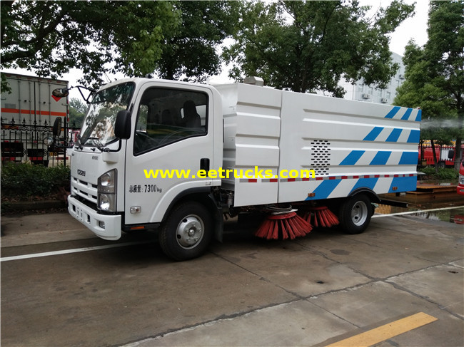 ISUZU 1500 Gallon Road Cleaning Trucks