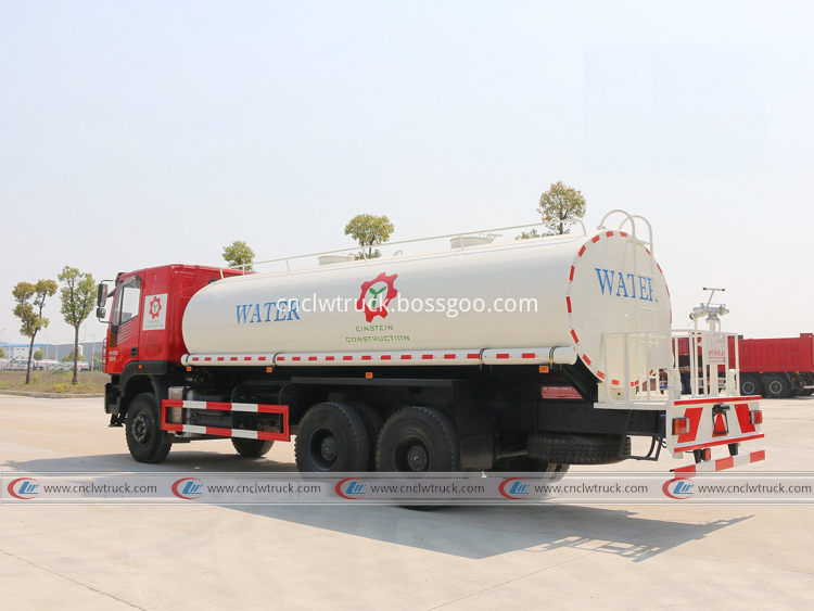 water sprinkler truck 4