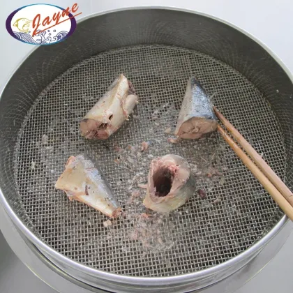 Promotional 2020 seafood new product price cheap canned geisha mackerel