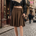 Design alla moda della gonna a sirena con volant in pelle scamosciata