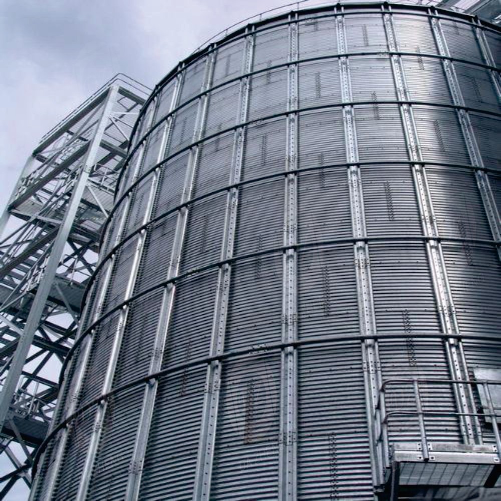 Silos for storing finished cement products