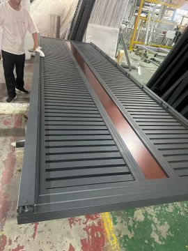 Tailored Entrance Design for Distinctive Villas Aluminum Louver Gate