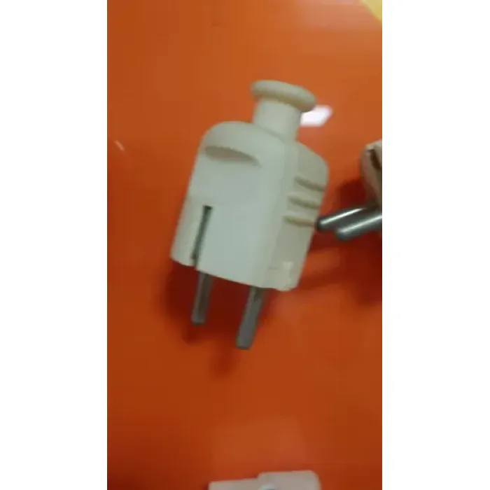 Enchufe eléctrico de 2 pines de estilo europeo (P7056)