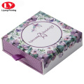 Cutie de cadouri cu colier de hârtie violet