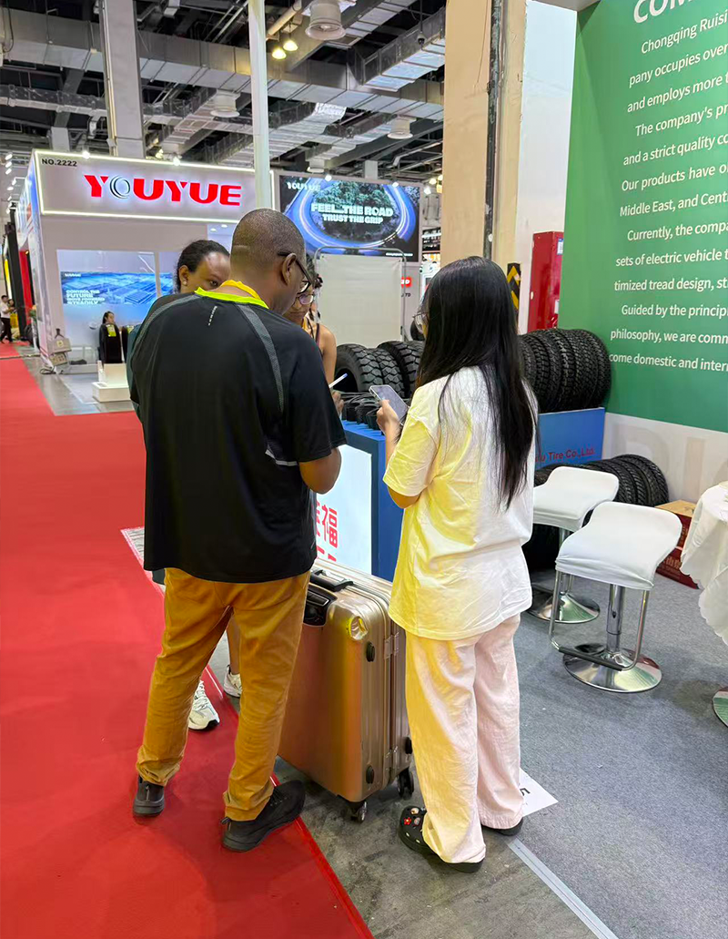 Business discussions at the Shanghai Tire Expo are heating up, with a steady stream of visitors at the Rislife booth.