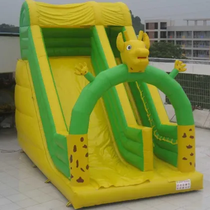 Outdoor Giant White Bouncy Castle: Welding PVC Tarpaulin Construction