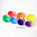 Sept bols en cristal de couleurs de chakra