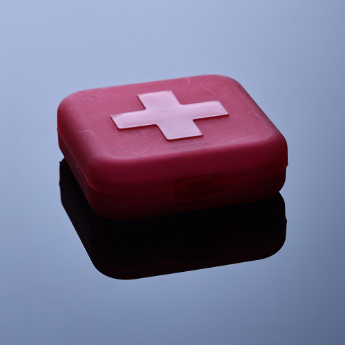 Ipulasitiki Square Squared 4 Compandments Pill Case