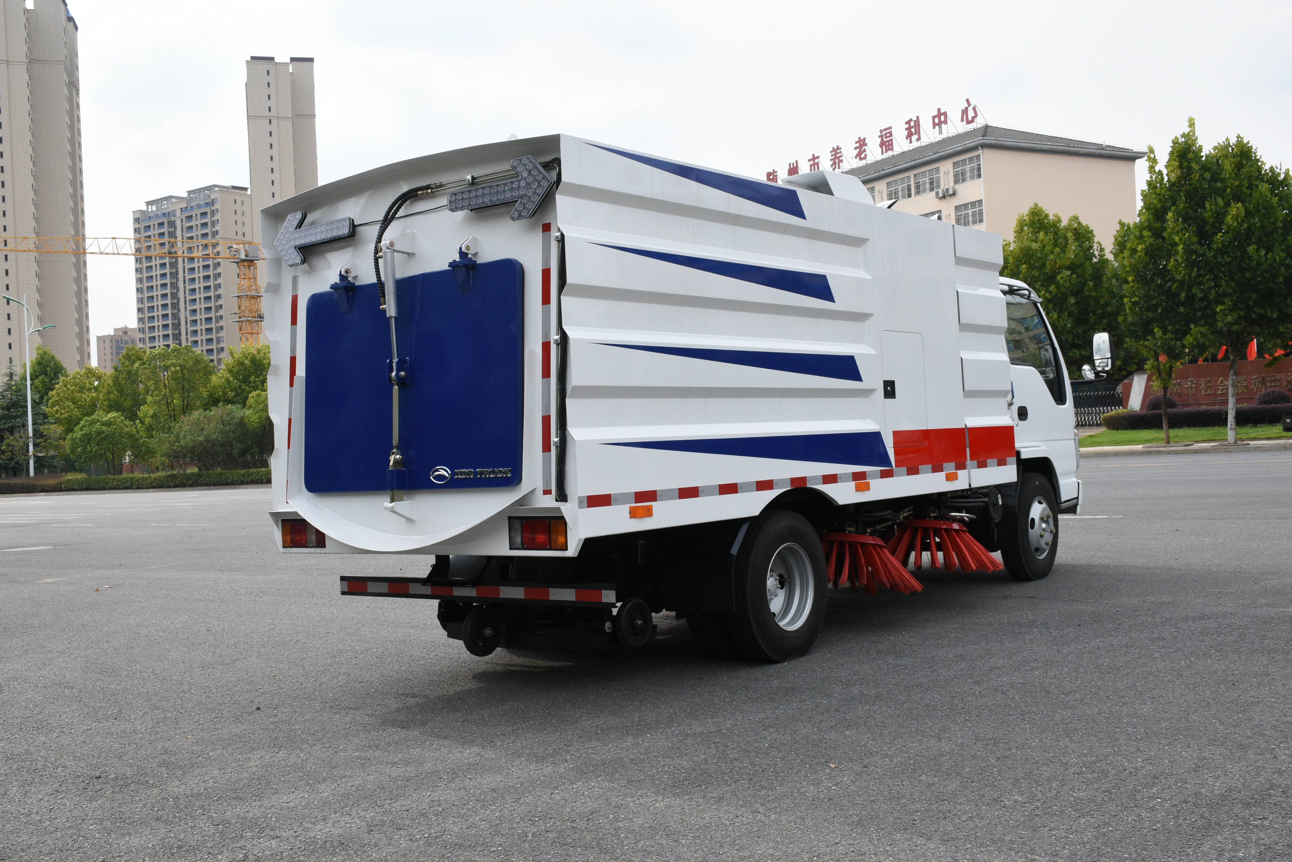 isuzu sweeper (5)
