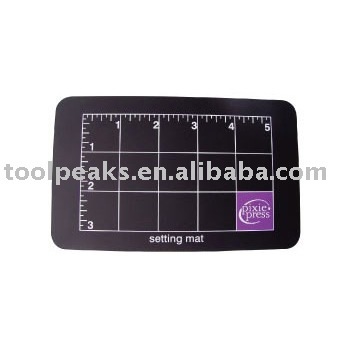 plastic or rubber cutting mat with precision work surface