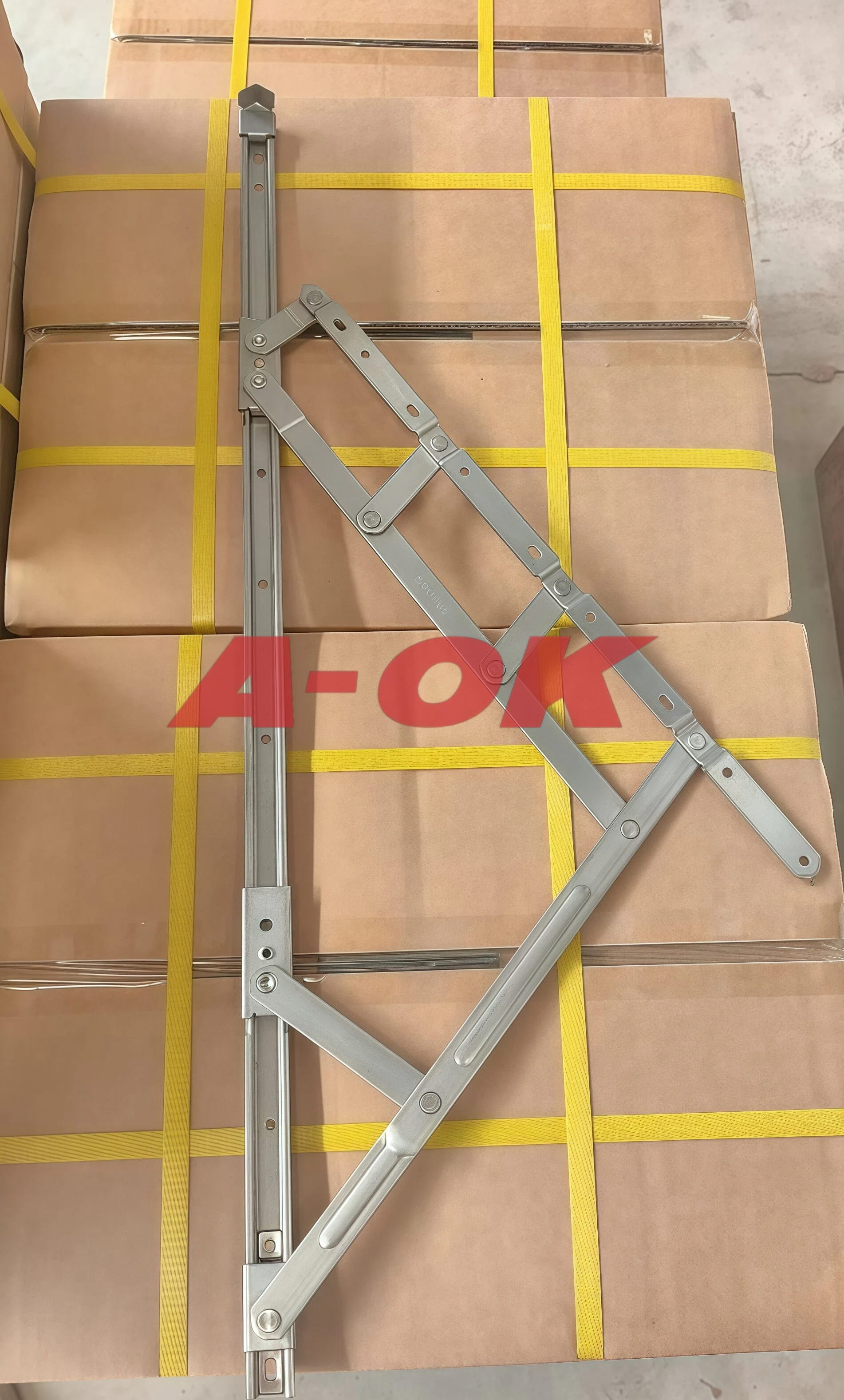 تبقى مجموعة مختارة من احتكاك الفولاذ المقاوم للصدأ المتميز من أجهزة A-OK بأطوال مختلفة من 8 بوصات إلى 24 بوصة للنوافذ ذات الأبواب المصنوعة من الألومنيوم