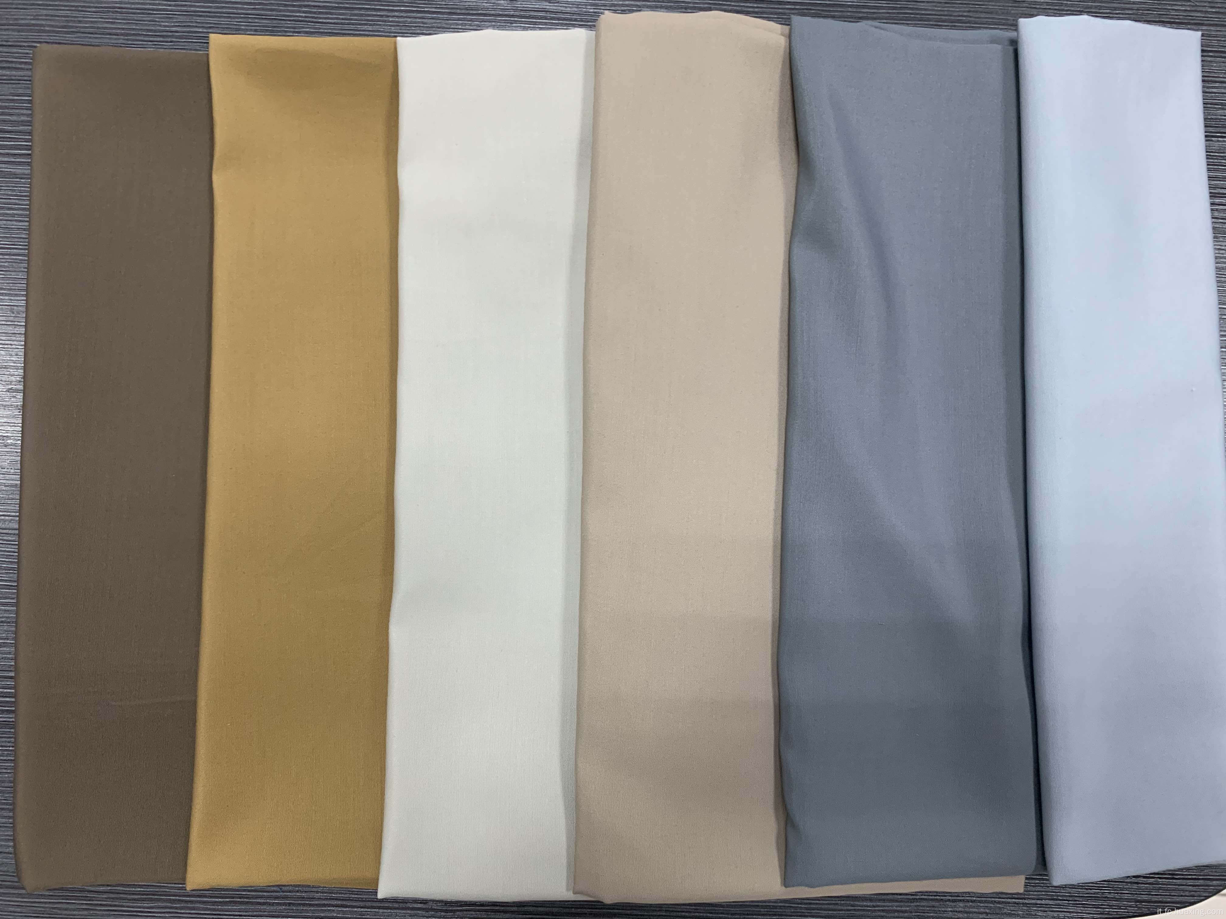 Uomini musulmani vestiti jalabiya kaftan thobe