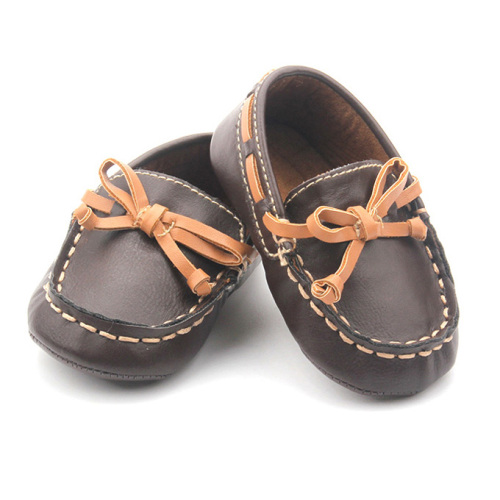 Braune Babyschuhe mit weicher Sohle