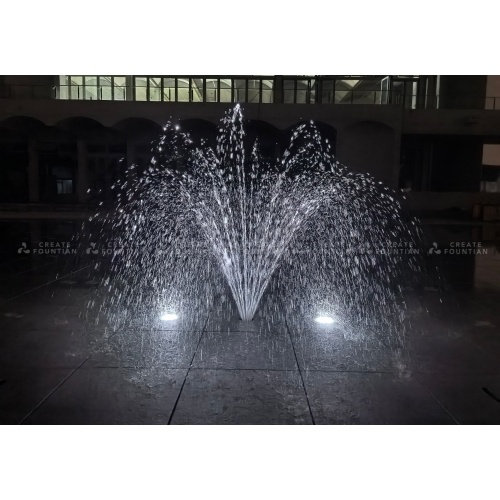 น้ำพุโต้ตอบกลางแจ้งสแควร์