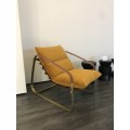 Zinken in stijl met moderne lounge stoel