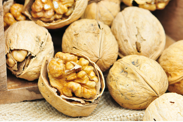 How Much Carbs in Walnuts