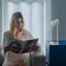 Lámpara de escritorio de lectura multifuncional de carga inalámbrica