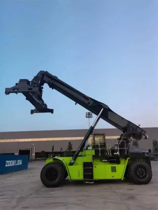 China 45 Ton Container Crane Construction Machine: ZRS4531 Reach Stacker Car Crane