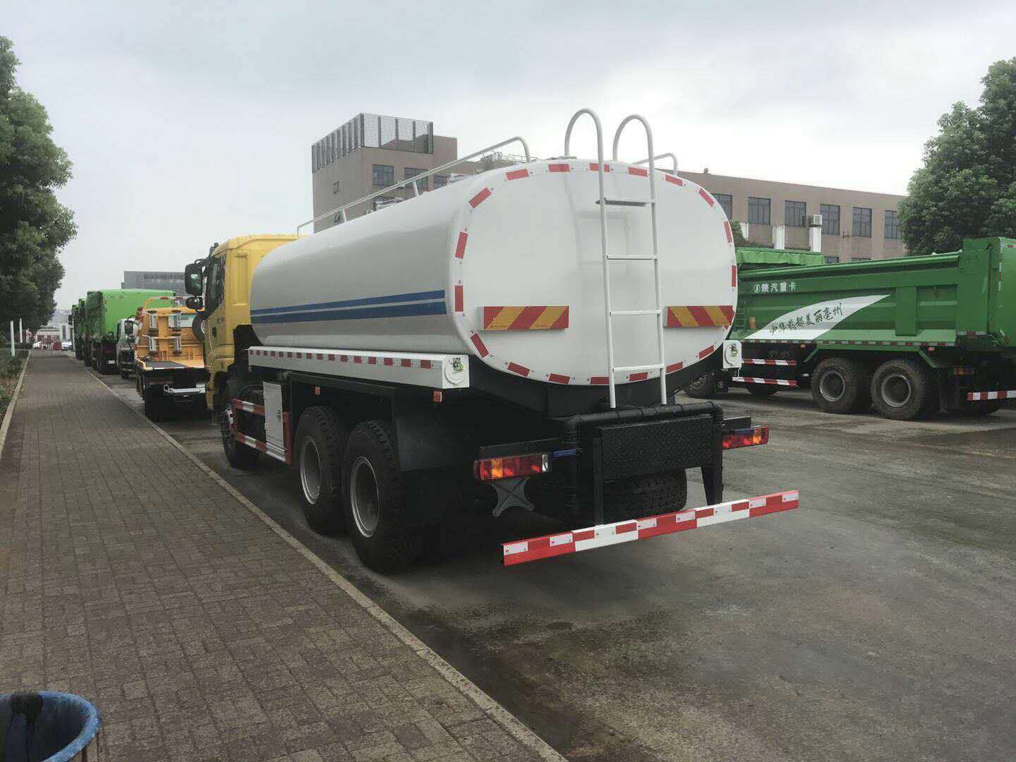 Innovative Water Tank Truck Sprinkler Technology