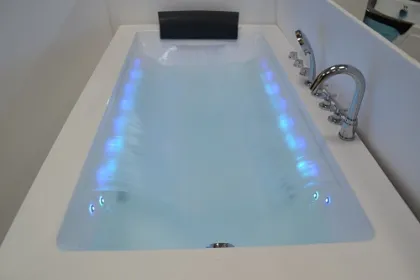 Waterfall Led Lighting Whirlpool Acrylic Massage Bathtub