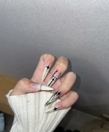 stiletto-shaped nails