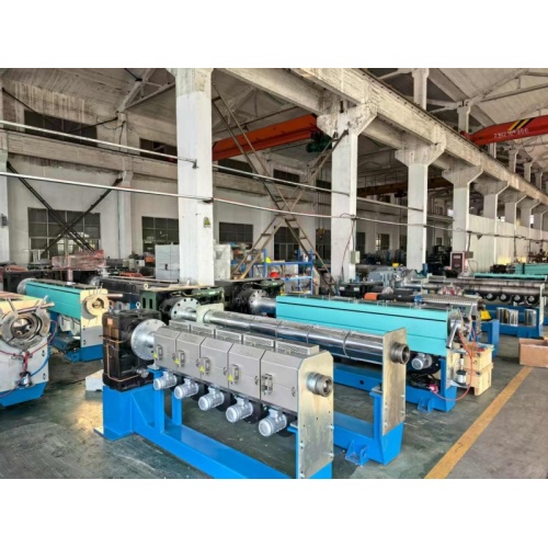 Innovadora máquina de extrusión de cables