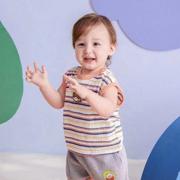 夏の男の子コットンノースリーブTシャツ