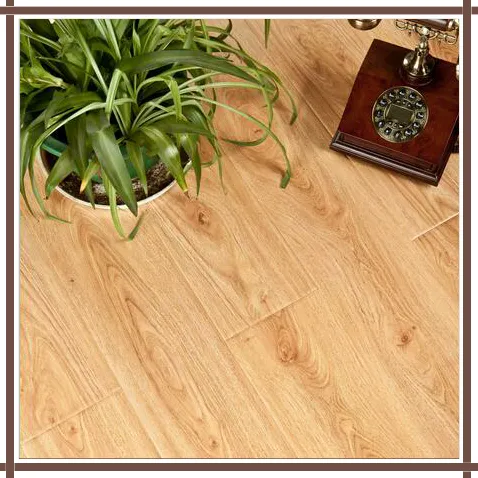 High Attention Laminate Wood Flooring with the thickness of 8mm or 12mm