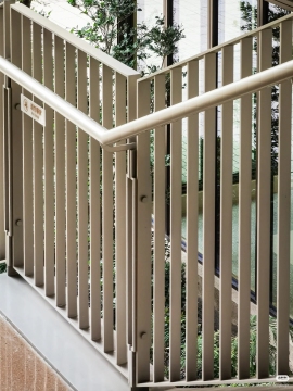 Extends service life and suitable for outdoor environments Anti-corrosion treated iron handrail